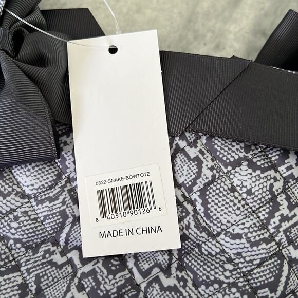 Simply Southern Gray Snakeskin Print Quilted Tote Bag Zipper Bows Travel - Picture 11 of 11